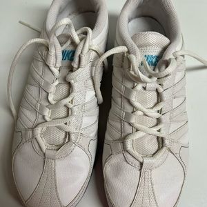 LIKE NEW. Gently worn. Women’s Nike shoes
